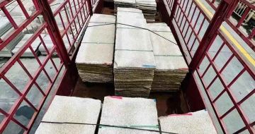 天水 黄金麻花岗岩荔枝面，光面毛板装车完成