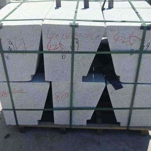 天水 芝麻白异形坐凳，石凳