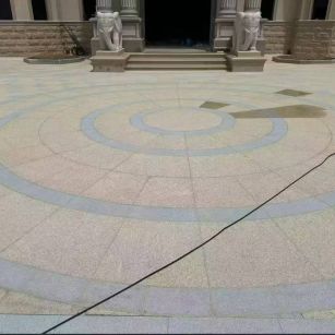 天水 黄金麻芝麻灰花岗岩石材地铺拼接效果