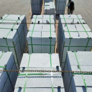 天水 芝麻白花岗岩5公分地铺石 花岗岩厂家工厂装车日常