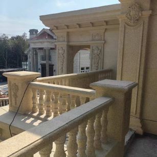 天水 黄金麻别墅外墙干挂雕花配合阳台栏杆花瓶柱