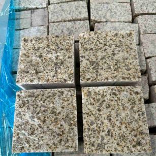 天水 黄金麻花岗岩自然面小方块，弹石，马蹄石等