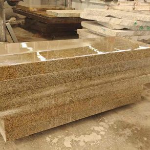 天水 黄金麻栏杆料半成品加工中