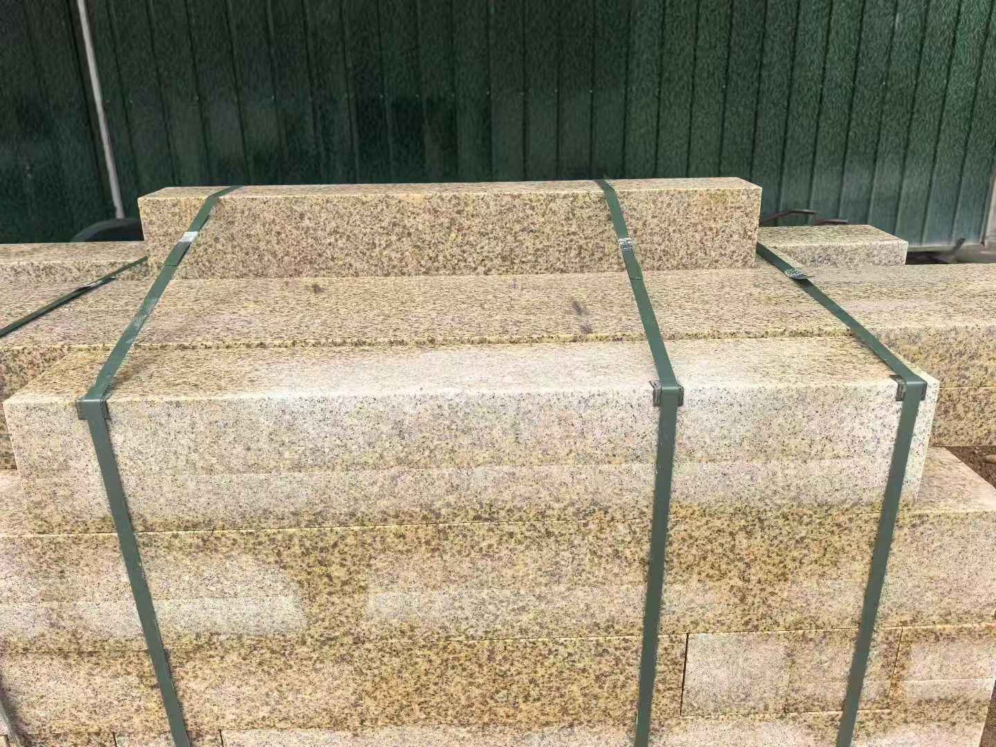 天水 黄金麻花岗岩石材机切面栏杆料半成品