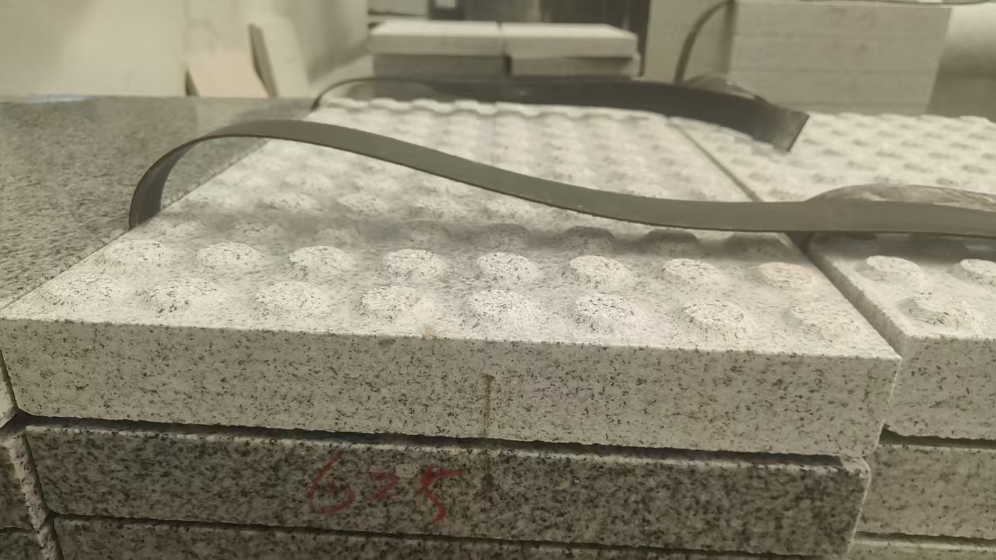 天水 芝麻白花岗岩6.0公分荔枝面五轴加工雕刻盲点