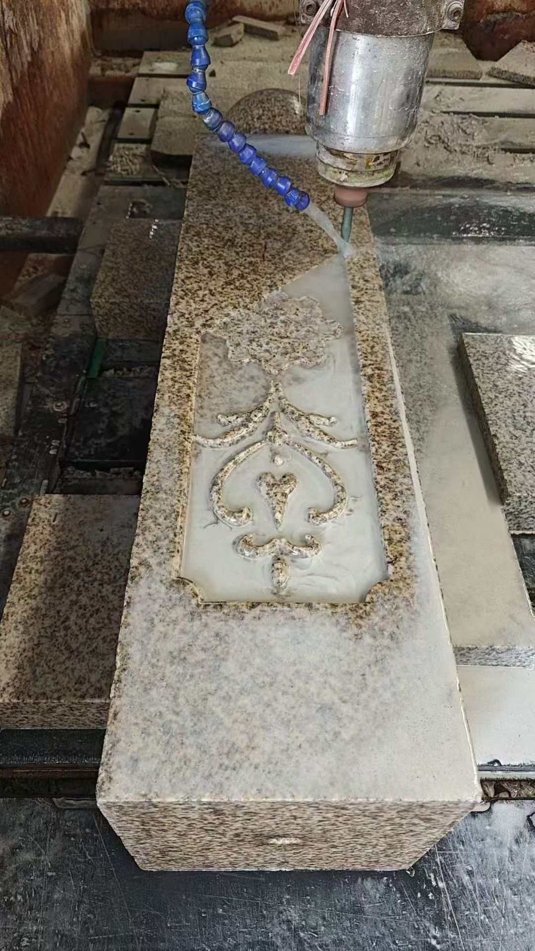 天水 黄金麻花岗岩异形加工雕刻栏杆大柱