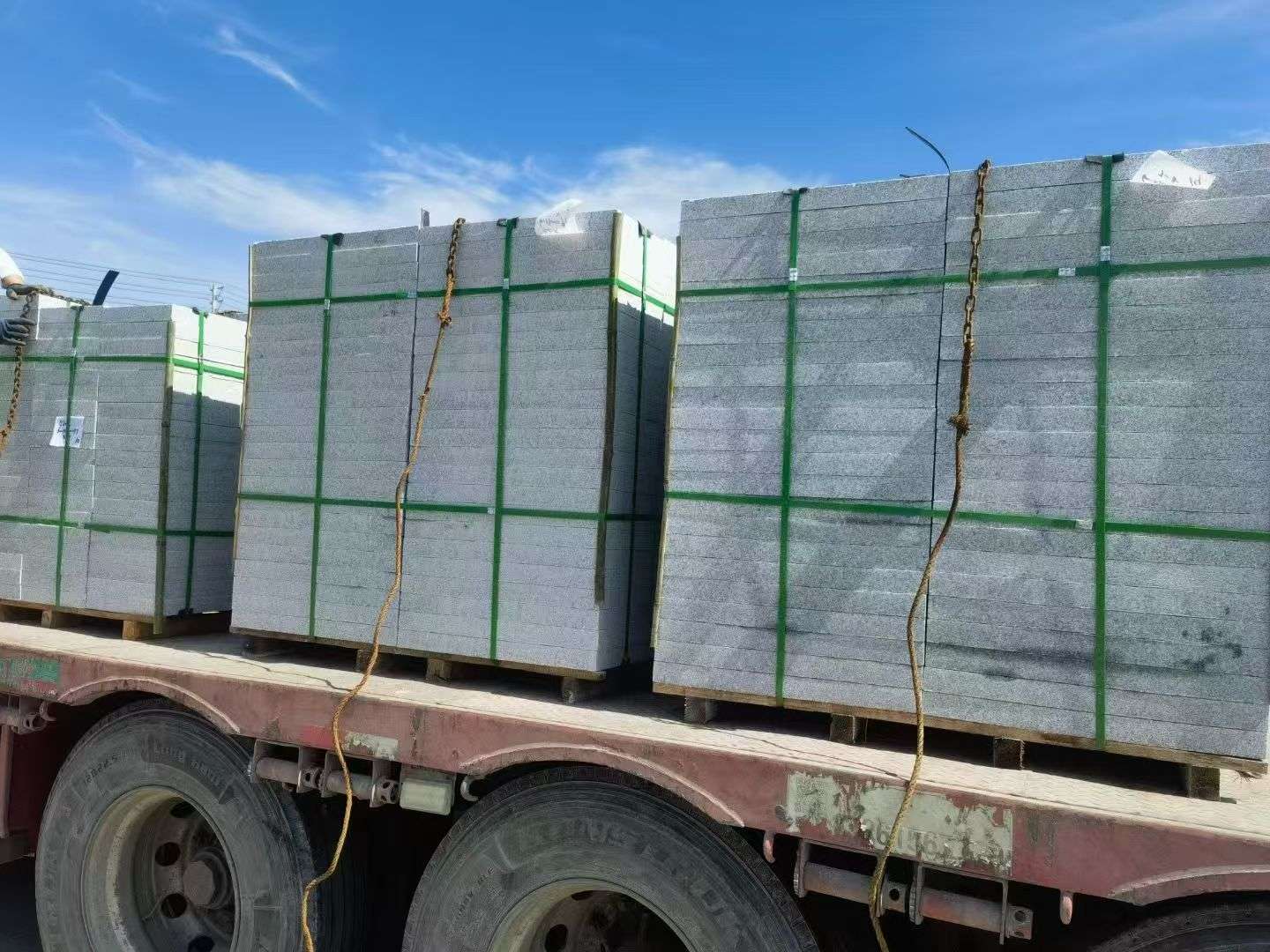 天水 芝麻白花岗岩地铺石装车日常