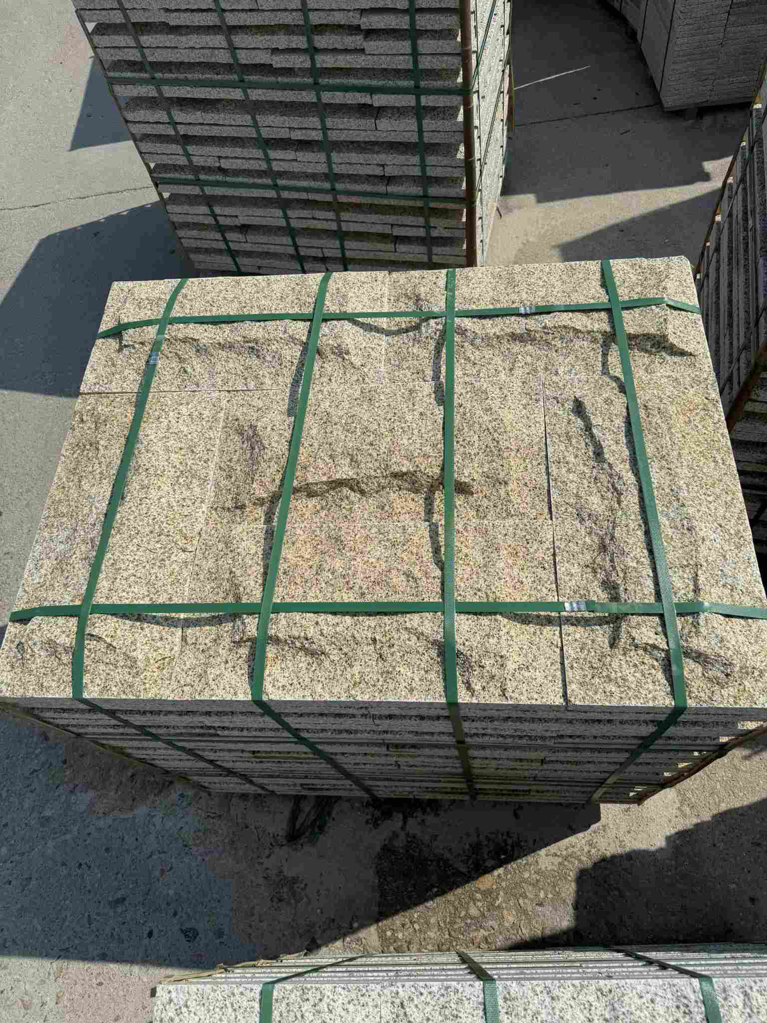 天水 黄金麻花岗岩石材自然面蘑菇石成品