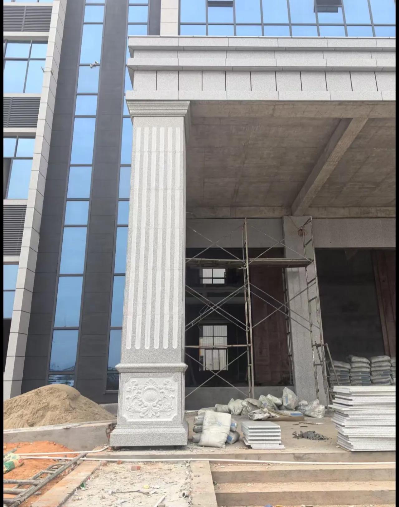 天水 芝麻白光面花岗岩门楼大柱（罗马柱）配雕花底座