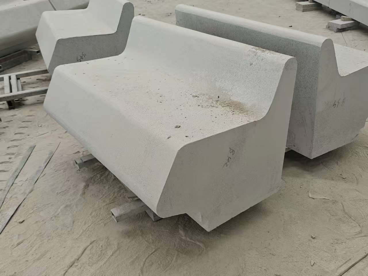 天水 芝麻白花岗岩异形坐凳，石凳