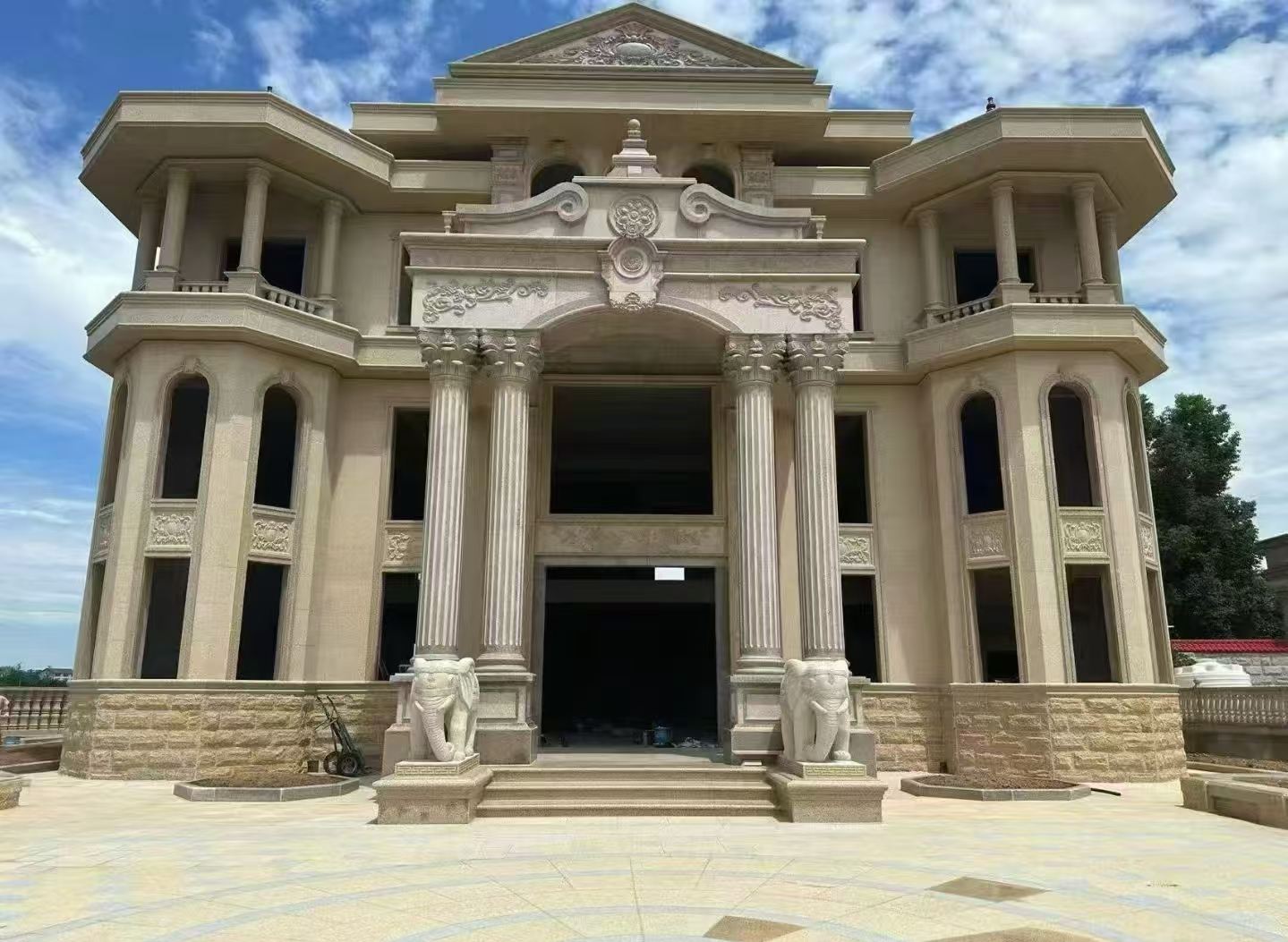 天水 黄金麻别墅外墙干挂，大柱，大象，蘑菇石，雕花板