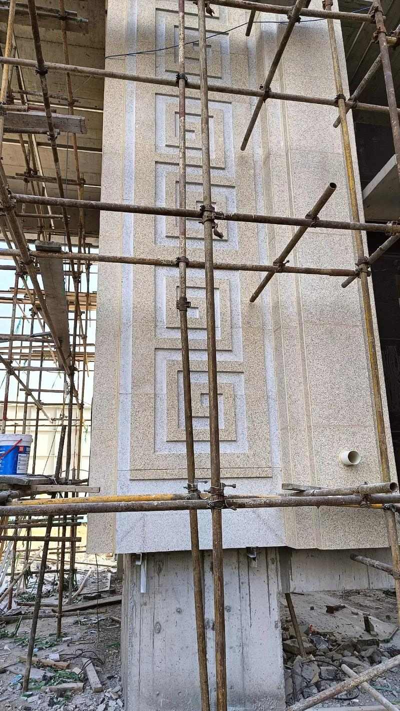 天水 黄金麻花岗岩别墅外墙干挂回纹造型效果