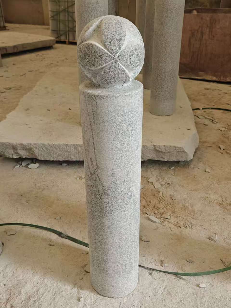 天水 芝麻白花岗岩石材挡车石柱、停车柱、圆柱挡车柱、方柱挡车柱等