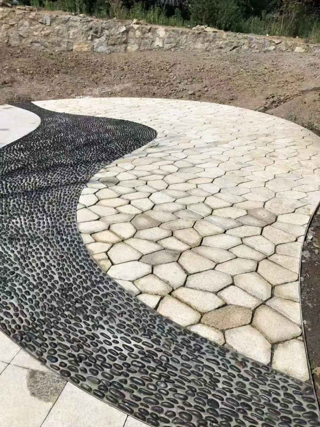 天水 黄金麻冰裂纹地铺石工地铺装案例