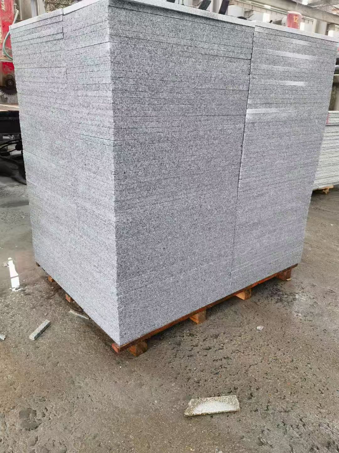 天水 芝麻白火烧面1.8厚300*600地铺石，尺寸标准，厚薄均匀