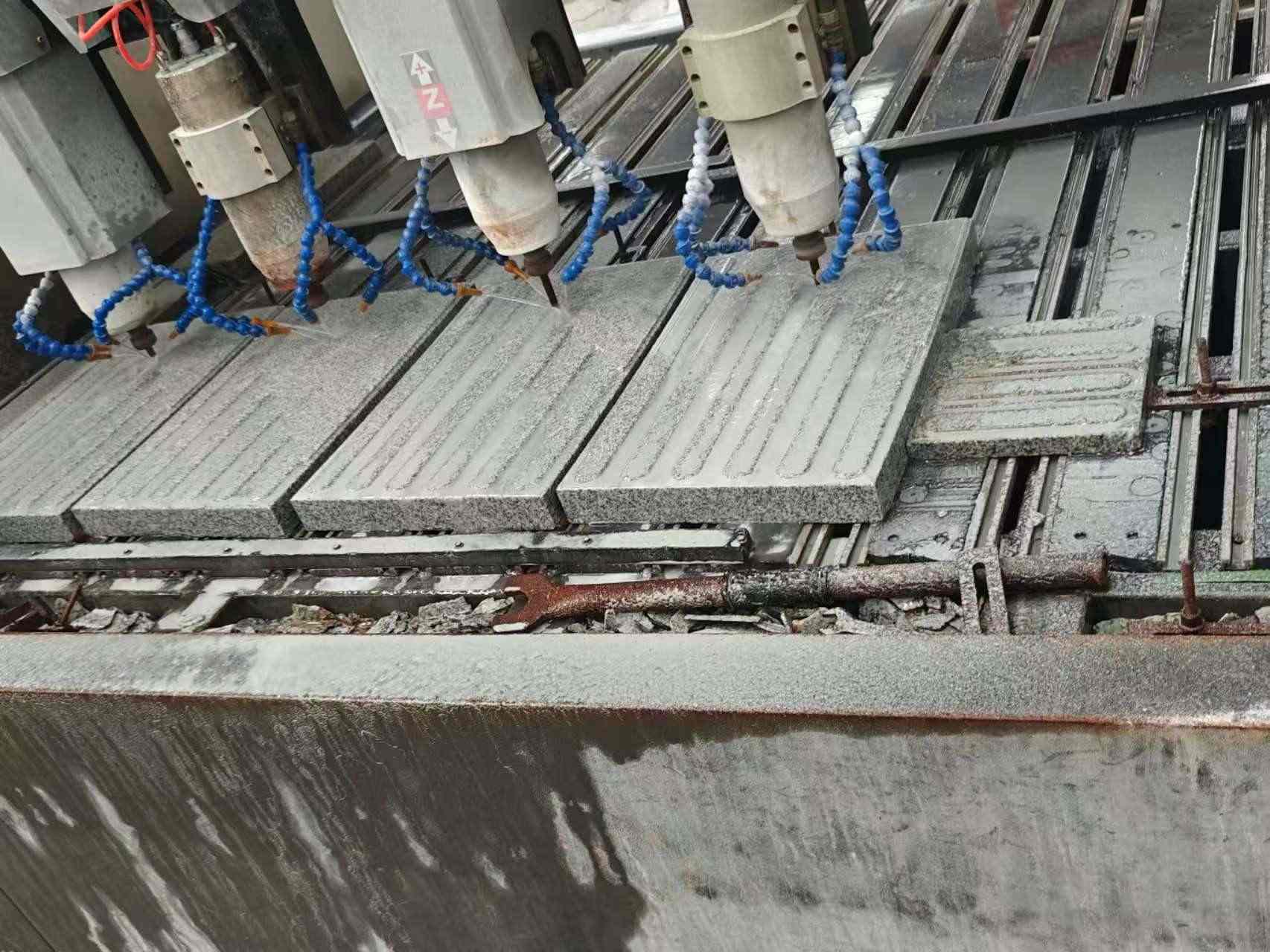 天水 芝麻白花岗岩荔枝面盲道雕刻