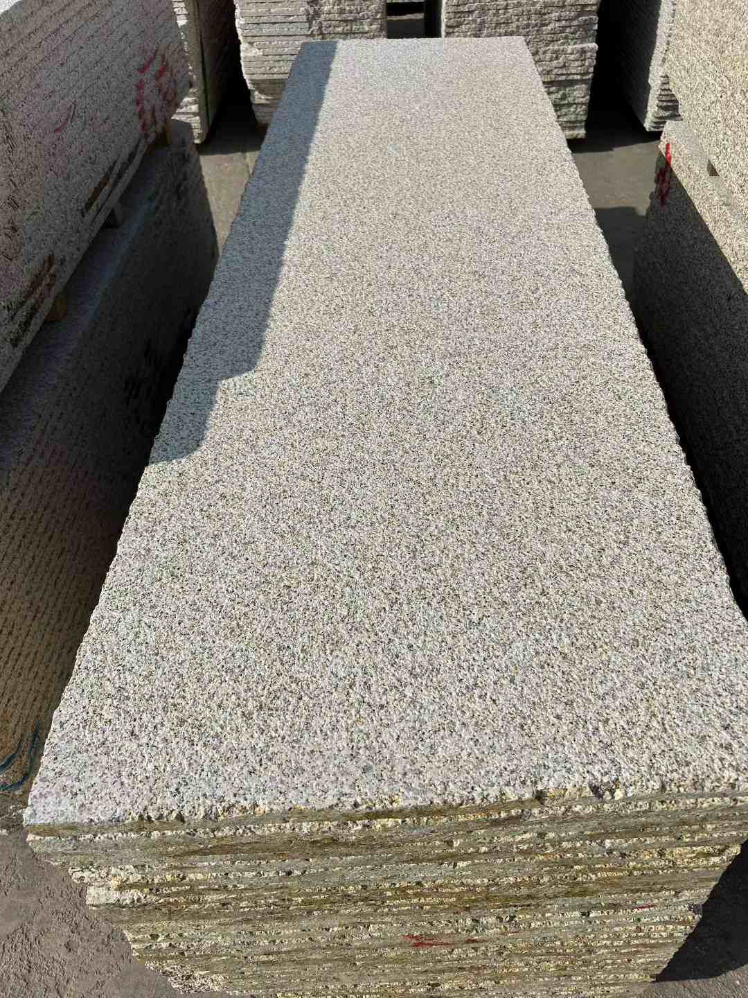 天水 黄金麻花岗岩荔枝面毛板，半成品