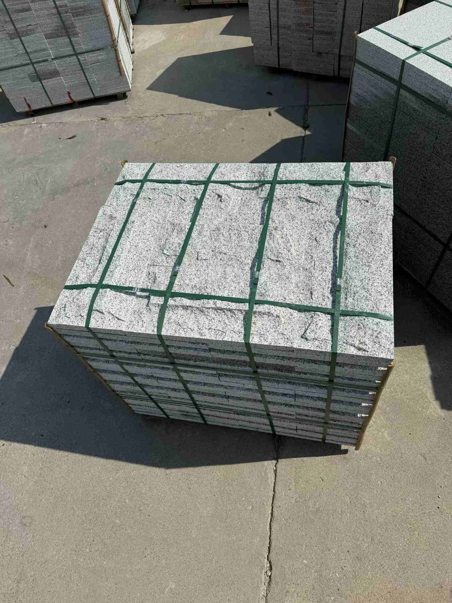 天水 白麻花岗岩石材自然面蘑菇石成品